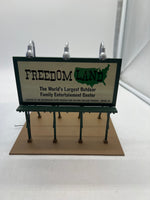 MTH Railking 30-90045 Freedom Land NY Lighted Billboard O SCALE Like New