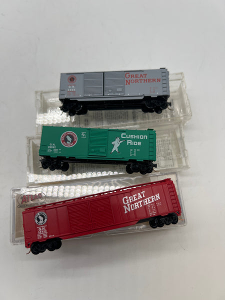 Set of 3 Assorted Freight Cars 010 Great Northern gn  N SCALE Like New