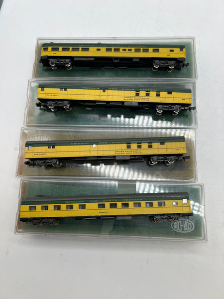 Con-Cor Set of 4 Chicago Northwestern CNW Passenger cars yellow/green N SCALE Like New