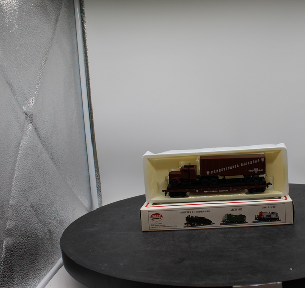 Model Power 6951 Pennsylvania 50 flat car with tractor trailer truck PRR HO SCALE Like New