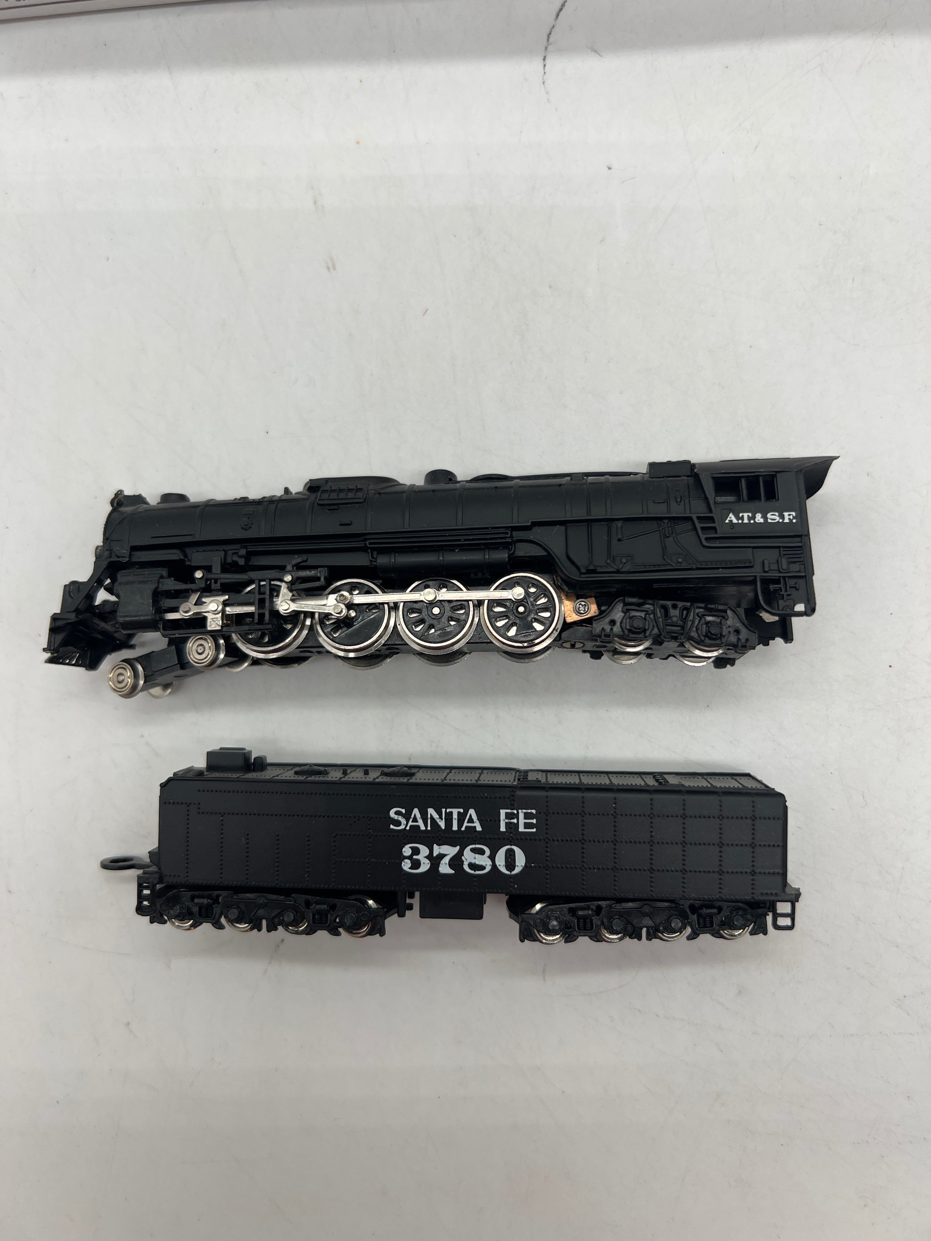 BACHMANN 58052 SANTA FE ATSF NORTHERN 4-8-4 LOCOMOTIVE AND 52' TENDER