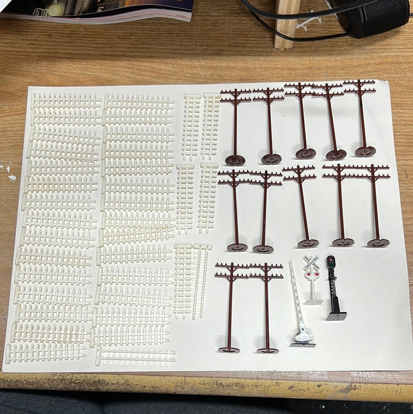 HO SCALE Value Pack Telephone Poles and White Fence