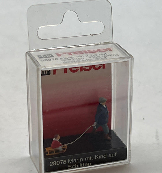 Preiser 28078 HO Man Towing Sled with Child Christmas HO SCALE NEW