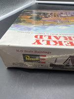 Revell H-996 Weekly Herald Scale Building Kit HO SCALE NEW