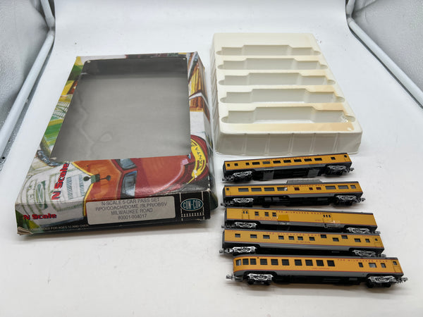 Con-Cor #0001-004017  Milwaukee Road  passenger set: RPO/coach/diner/slpr/obsv N SCALE Used Excellent Damaged Box