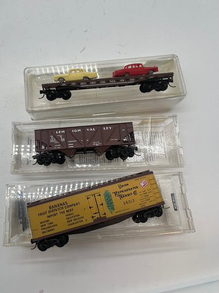 Set of 3 Assorted Freight Cars 001 -- PRR Flatcar w autos, Lehigh valley hopper, bananas reefer N SCALE Like New