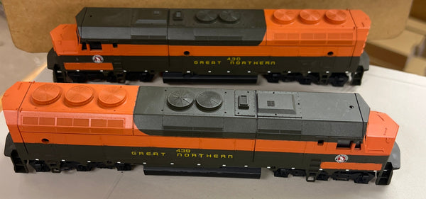 HO Scale Bargain Engine  110 Set of 2 Nonpowered Great Northern Diesels Used Good