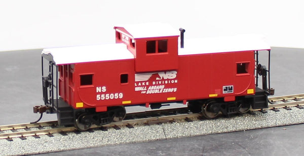Walthers 931-1527 NORFOLK SOUTHERN Wide-Vision Caboose Trainline red, white HO Scale NEW
