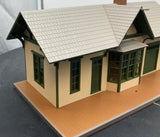 Walthers Cornerstone 933-2707 O Scale Built-Up Golden Valley Depot Like New no cart