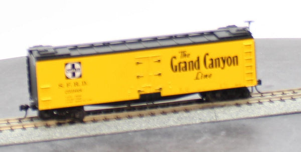 Walthers 25968 SANTA FE 40 Early Wood Reefer Mainline #910-41219 HO Scale Like New