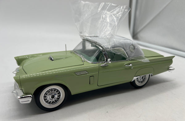 Auto World AMM1045/06 AUTOWORLD FORD USA CAR82577 THUNDERBIRD CABRIOLET 1957 1/18 scale  NEW