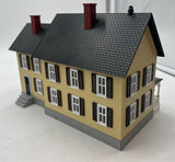 MTH Railking 30-90330 Tan w/Dk. Brown Shutters house O SCALE Like New