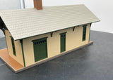 Walthers Cornerstone 933-2707 O Scale Built-Up Golden Valley Depot Like New no cart