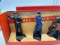 LIONEL PREWAR 550 1930S RAILROAD FIGURES (SET OF 6) STANDARD GAUGE Used Excellent porter missing one bag