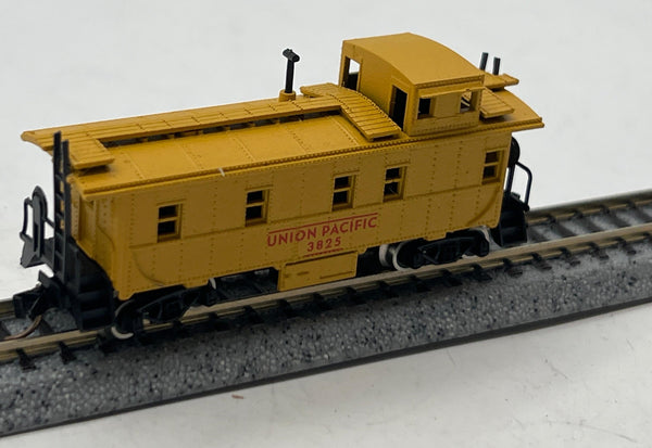 Atlas Caboose Union Pacific 3562 w kadee couplers N SCALE Like New
