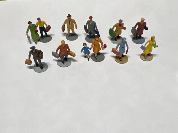 10HOSP Set of 10 Travelers/ Station People (12 figures) HO SCALE Used Excellent No Box