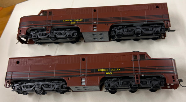 HO Scale Bargain Engine 79 Lehigh Valley Set of 2 Diesel Engines NONPOWERED Used VG