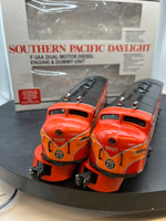 Lionel 6-8260 6-8262 Southern Pacific SP Daylight F3AA engine and non powered O SCALE Like New
