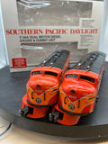 Lionel 6-8260 6-8262 Southern Pacific SP Daylight F3AA engine and non powered O SCALE Like New
