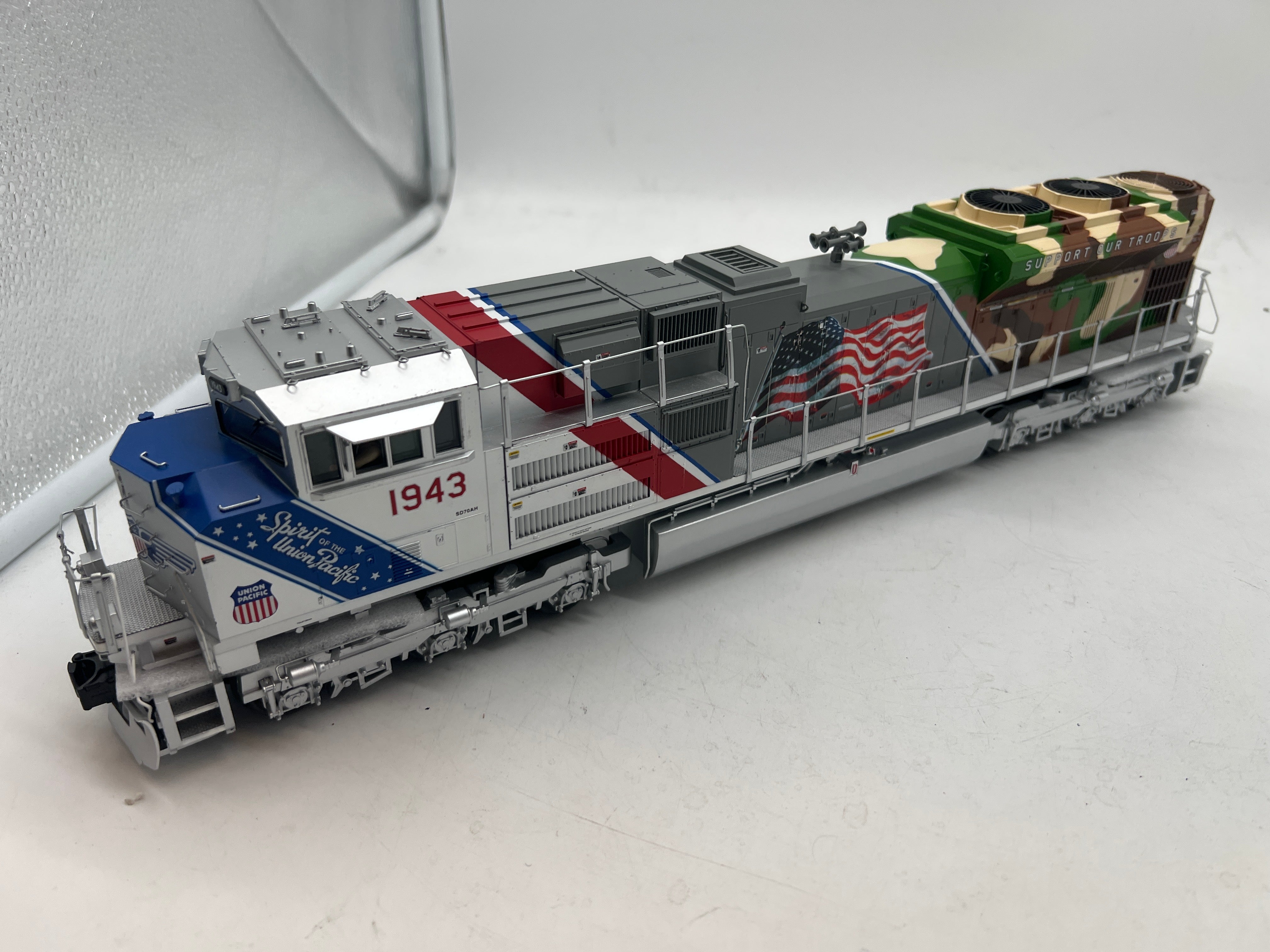 MTH Premier 20-20953-1 Union Pacific SD70ACe Diesel Engine - UP Spirit