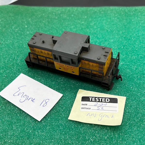 HO Scale Bargain Engine 18: Union Pacific diesel engine HO Scale used Fair