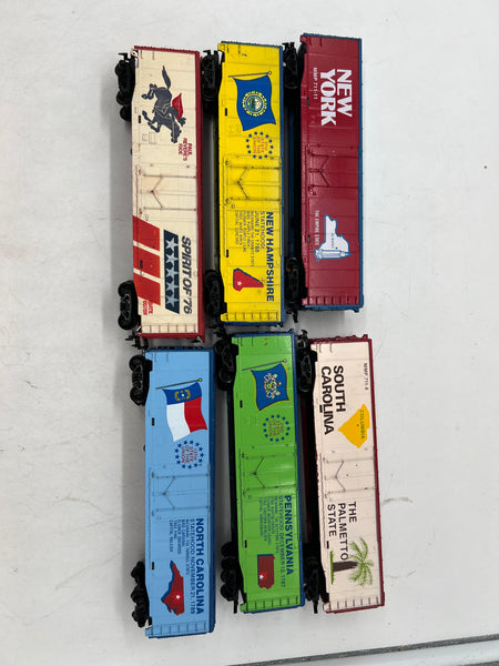 SET OF 6 US STATES/ PATRIOTIC CARS WITH LATCH COUPLERS HO SCALE Used Excellent NO BOX AS IS