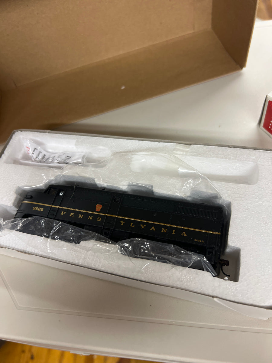 HO Scale Bargain Engine 144 Walthers Trainline 931-205 PRR Alco FA-1 L