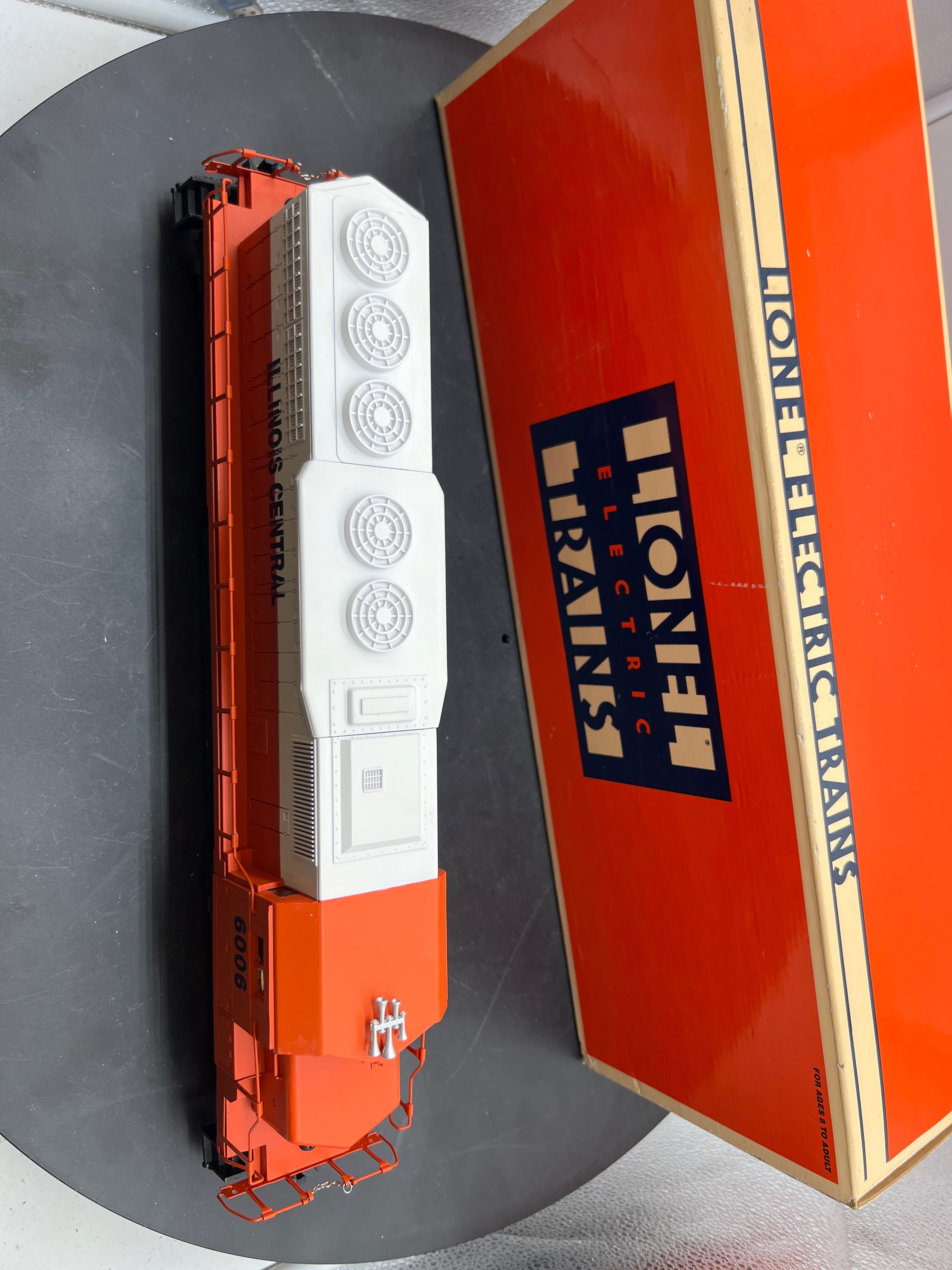 Lionel 6-18210 IC Illinois Central SD-40 dual motor diesel #6006 1993