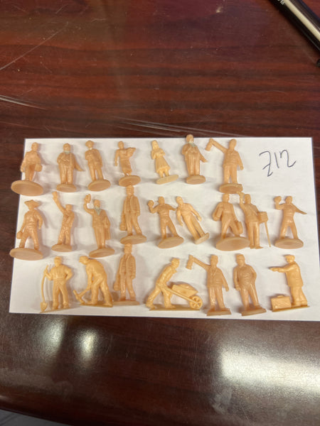 HO scale unpainted figures pack z12