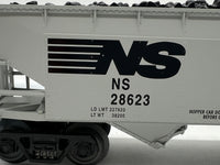 RMT RMT96247 NORFOLK SOUTHERN NS 2 BAY COAL HOPPER WITH FIGURE, LOAD O SCALE NEW