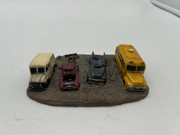 Walthers 933-3639 Junkyard Truck Row #933-3639 HO SCALE Used Excellent No Box