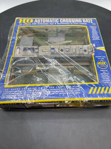 AHM 5602 automatic crossing gate HO SCALE NEW