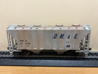 Walthers Mainline 910-712 Dakota Minnesota Eastern DME 37' 2980 Cubic Ft Covered Hopper 29036 HO SCALE Used Weathered AS IS