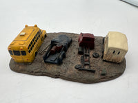 Walthers 933-3639 Junkyard Truck Row #933-3639 HO SCALE Used Excellent No Box