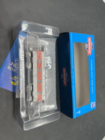 Athearn RND11723 HO 30' 3-Window Caboose, Western pacific  WP #724 HO SCALE NEW