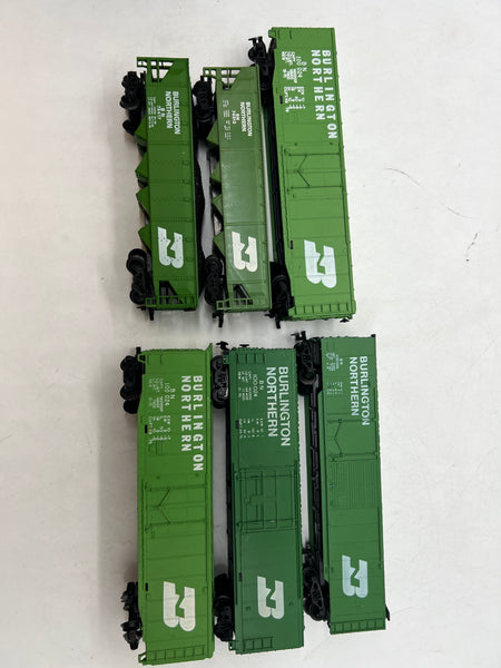 SET OF 6 BURLINGTON NORTHERN CARS ASSORTED WITH LATCH  COUPLERS AS IS  HO SCALE Used Excellent No Box