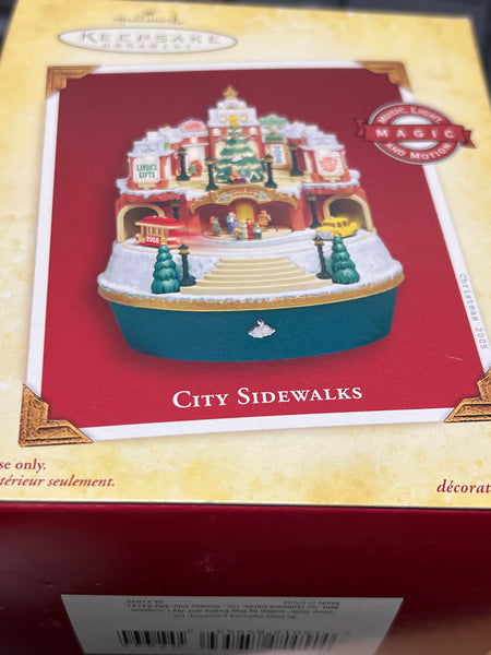 Hallmark 2005 City Sidewalks, Magic ornament NEW