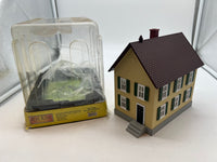 MTH Railking 30-90337 Tan w Green shutters Row House O SCALE Used Excellent