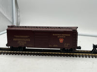 Weaver 175333 Pennsylvania Railroad PRR Railway express boxcar 3 rail  O SCALE Like New