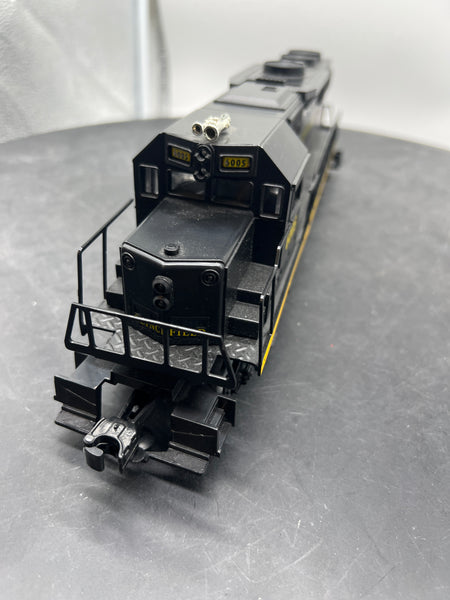 Lionel 6-18821 Clinchfield GP-38-2 diesel locomotive # 6005 O SCALE Used Excellent