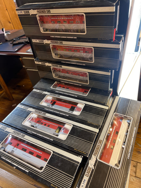 K-Line k4632-5065, k4632-0427, k4632-6015, k4632-0479, k4632-3368, k4632-2984IC, k4632-4301, k4632-0479 KCC Golden State Extruded passenger car set  (Set of 8, 1 car is a duplicate) O Scale NEW