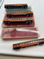 Con-Cor Set of 4 Milwaukee Road Passenger Cars Orange/ Red N SCALE Used Excellent Damaged Box