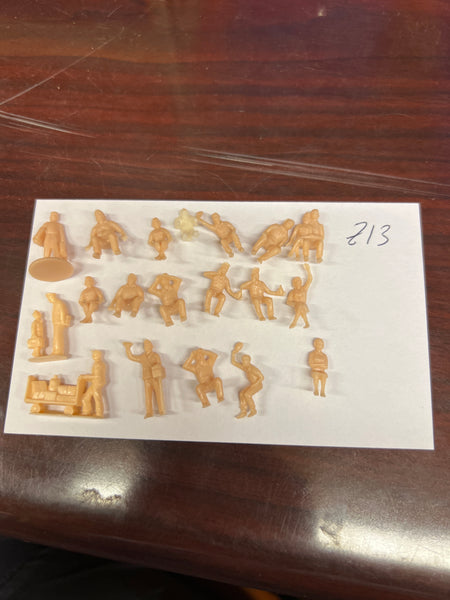 HO scale unpainted figures pack z13