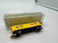 Model Power 3725 Schlitz beer reefer car N SCALE Like New