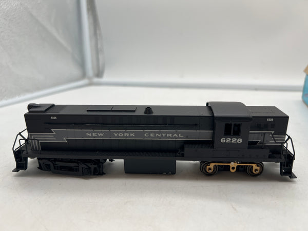 Kato NYC-6228-2 New York Central Diesel Locomotvie  HO SCALE Used Excellent No Box as is (missing cosmetic bit)