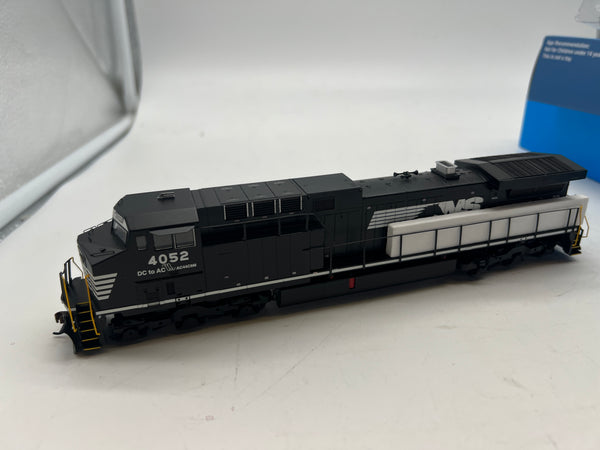 Athearn RND77706 Norfolk Southern NS AC4400CW Diesel Locomotive HO SCALE Like New