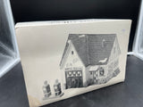 Department 56 5128-4 Original Snow Village Service Station Building  Used Excellent