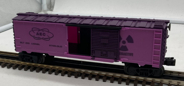Lionel 6-26271 glow in the dark aec boxcar O SCALE Like New
