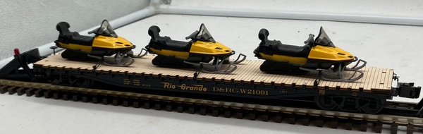Lionel 6-52414 TCA 2007 D&RGW PS-4 flatcar with 3 snowmobiles O gauge O SCALE Like New Damaged Box