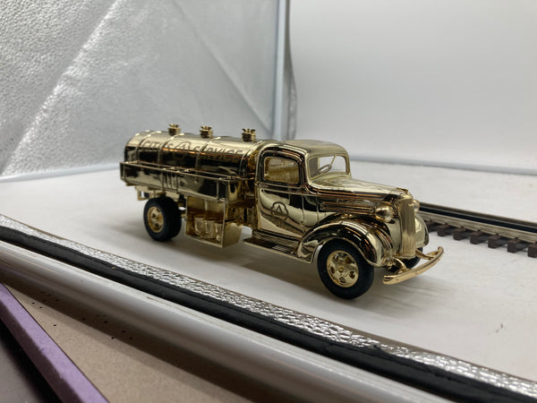 First Gear 19-3060 Golden Edition 1937 Chevrolet Fuel Tanker  NEW